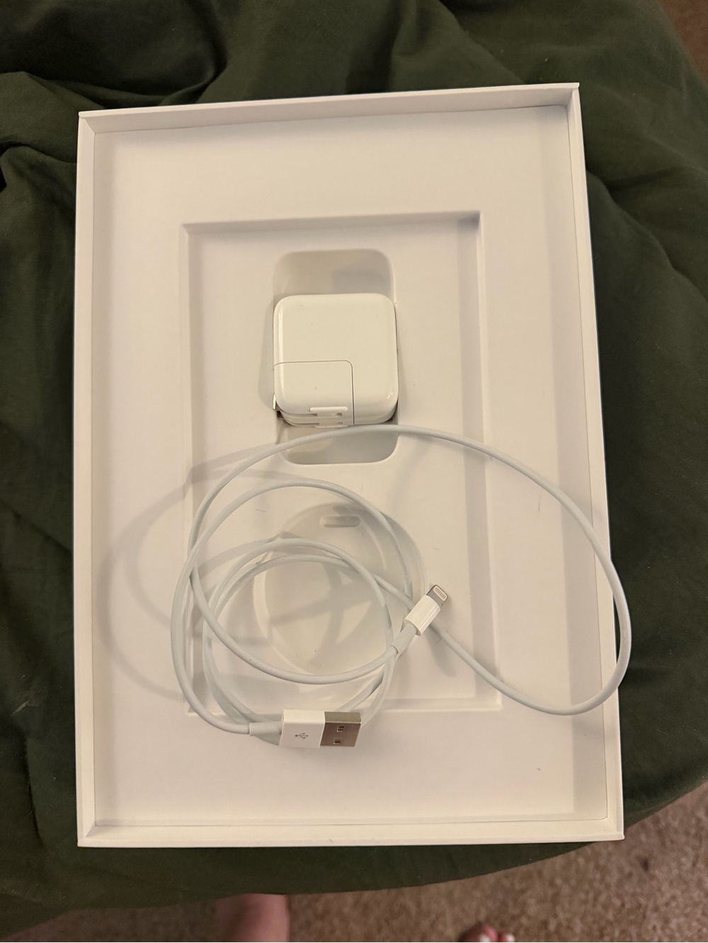 Apple iPad 7th Gen Space Grey Boxed - Picture 5 of 5